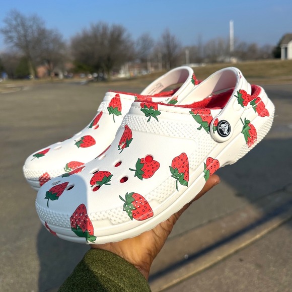 Crocs Adult Classic Lined Strawberry Print Clogs Size M7 W9 White Red Shoes - Picture 9 of 11